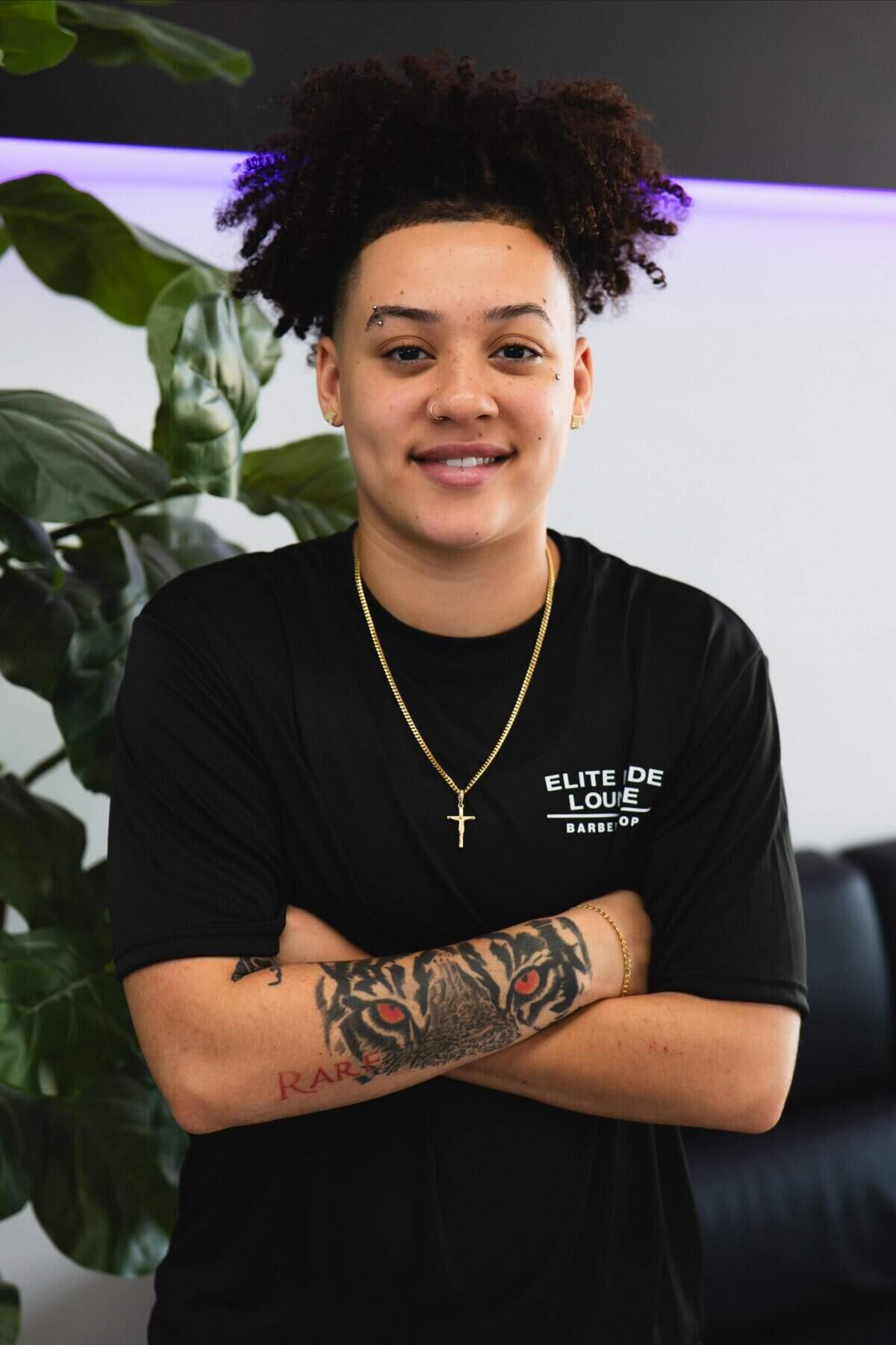 Brii, barber at Elite Fade Lounge
